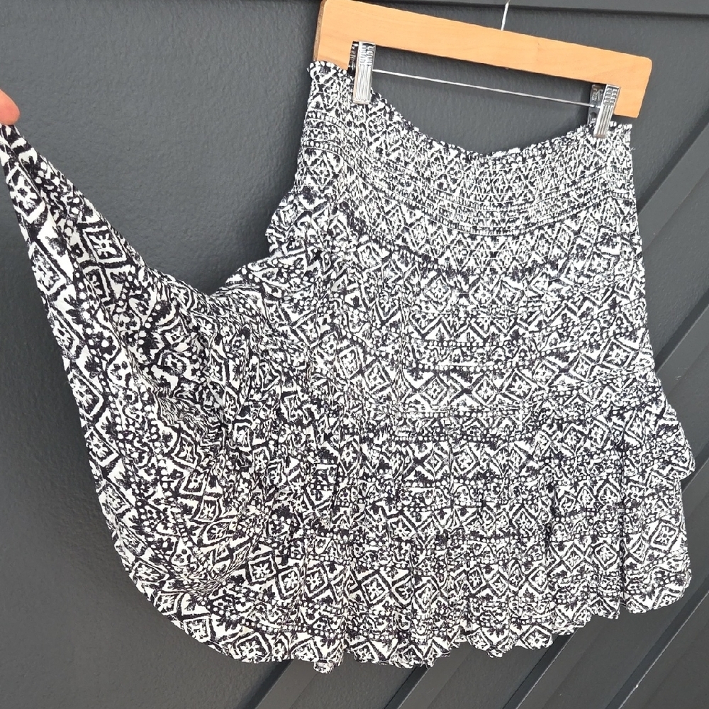 {Lauren Ralph Lauren} Black White Tiered Smocked Ruffle Mini Skirt (Size 12) - Picture 2 of 8